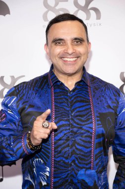 Aktör / Yapımcı Rehan Jalali, Beverly Center Mall, Los Angeles, CA, 22 Aralık 2025 'te J French tarafından yapılan Umbrella Giyim tanıtım partisine katıldı.