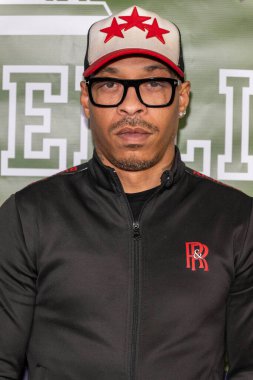 Müzikal Sanatçısı Şef Sean, Eric Bellinger ile birlikte Los Angeles, CA, 23 Aralık 2025 'te düzenlenen 2. Yıllık Noel Ünlüleri HoopAthon and Toy Drive' a katıldı.