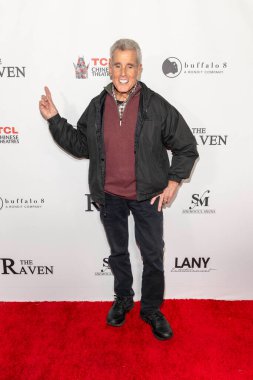 Voice Actor Randy West, 15 Ocak 2026 'da TCL Çin Tiyatrosu' nda 'Kuzgun' un dünya prömiyerine katıldı.