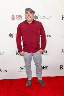 Yapımcı Christopher McGann, 15 Ocak 2026 'da TCL Çin Tiyatrosu' nda 'Kuzgun' un dünya prömiyerine katıldı.