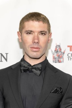 Aktör Kristos Andrews, 15 Ocak 2026 'da TCL Çin Tiyatrosu' nda 'Kuzgun' un dünya prömiyerine katıldı.