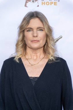 Aktris Erika Eleniak, LA İtfaiye Teşkilatı 'na 17 Ocak 2026' da Los Angeles İtfaiye Müzesi 'nde katıldı.