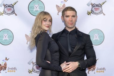 Aktris Michelle McBride, Aktör Kristos Andrews The Brave and the Rescued LA İtfaiye Teşkilatı 'na katıldı.