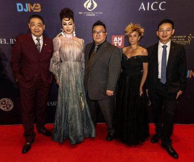 Los Angeles Beverly Arts TV sunucusu / kurucusu Joey Zhou, DJM3 Sanat Eğitimi CEO 'su Julie Shen, Xavvi CEO' su Peter WU, görüntü yönetmeni Virginie Pichot, Profesör Lingyun Xiang Sheraton San Gabriel, Los Angeles 'ta düzenlenen 37.,