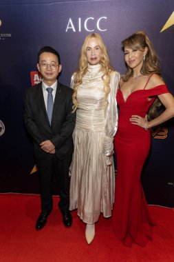 Profesör Lingyun Xiang, Aktris Christina Fulton, CEO RLC yetenek ajansı Leila Ciancaglini Sheraton San Gabriel, Los Angeles, CA, 24 Ocak 2026 'da düzenlenen 37.