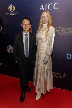 Profesör Lingyun Xiang, Aktris Christina Fulton Sheraton San Gabriel, Los Angeles 'ta düzenlenen 37. Asya Güzellik Yarışması' na katıldı.