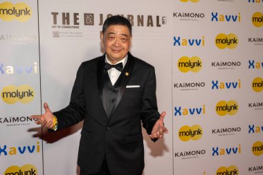 Los Angeles Beverly Arts TV sunucusu / kurucusu Joey Zhou, AI + Web3 Devrim Öncesi Grammy Ödülleri Galasına katılıyor.