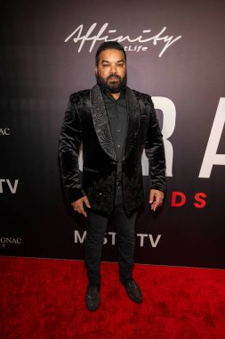 Aktör Adrian Dev, 1 Şubat 2026 'da SkyBar Mondrian Otel' de düzenlenen Grammy Ödülleri 'ne katıldı.