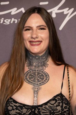 Aktris Kenzie Hensen, 1 Şubat 2026 'da SkyBar Mondrian Otel' de düzenlenen Grammy Ödülleri 'ne katıldı.