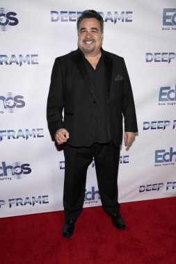 Aktör Michael Goyeneche, 10 Şubat 2026 'da Culver Theater, Los Angeles' ta Echos TV ve Mindatorium Studios 'Deep Frame' in Los Angeles prömiyerine katıldı.