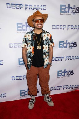 Ünlü fotoğrafçı Jaspreet Singh Culver Theater, Los Angeles, CA, 10 Şubat 2026 'da Echos TV ve Mindatorium Studios' Deep Frame 'in Los Angeles Premiere' ine katıldı.