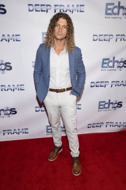 Aktör Dwayne Hilton JR, Culver Theater, Los Angeles, CA, 10 Şubat 2026 'da Echos TV ve Mindatorium Studios' Deep Frame 'in Los Angeles galasına katıldı.