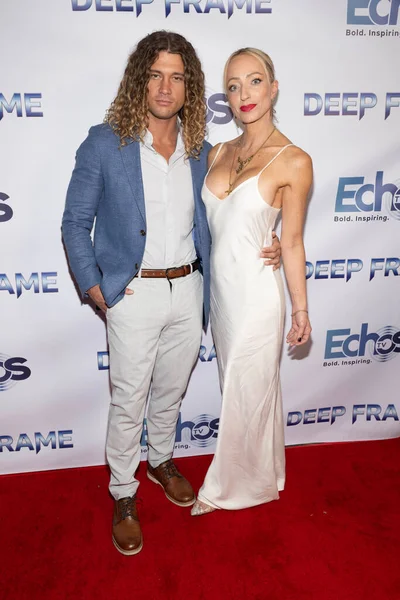 Aktör Dwayne Hilton JR, Yapımcı Candace Norville 10 Şubat 2026 'da Culver Theater, Los Angeles' ta Echos TV ve Mindatorium Studios 'Deep Frame' in Los Angeles Premiere 'ine katıldı.