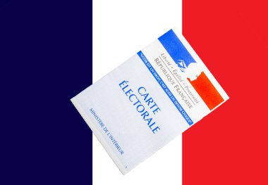 Fransız oylama kartı veya Fransız bayrağının tepesinde açık ara seçim kartı .