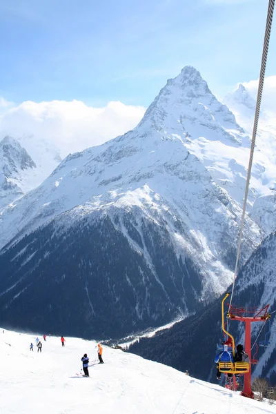 Top station Dans les montagnes de Dombai — Photo