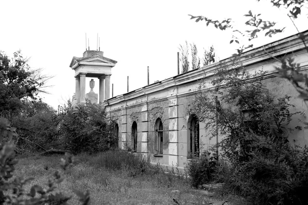 Rotonde van het gegooid stadion in stijl de Empirestijl Stalin — Stockfoto