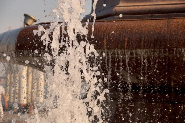 Ruisseau fontaine sur le remblai de Volgograd — Photo