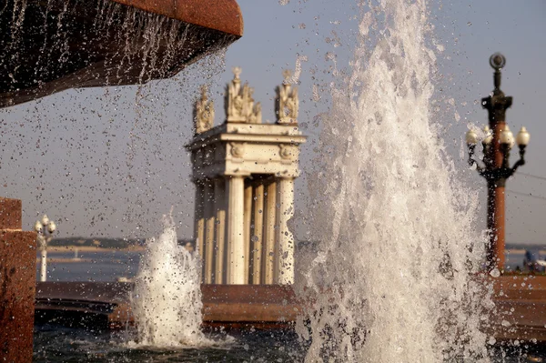 Fluxo de fonte no aterro de Volgograd — Fotografia de Stock