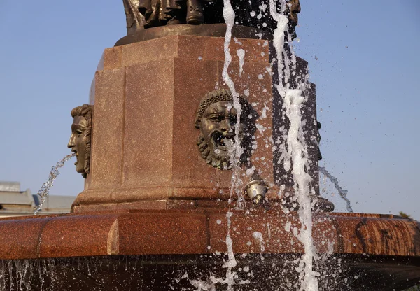 Fountain stream on the Volgograd embankment — Stock Photo, Image