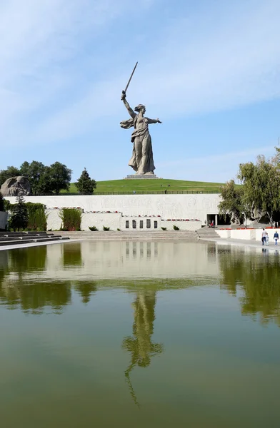 雕塑"祖国"在马马耶夫库尔干 — 图库照片