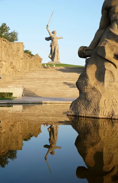 雕塑"祖国"在马马耶夫库尔干 — 图库照片
