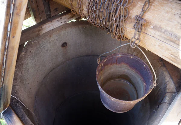 Cubo Agua Pozo Pueblo Una Zona Rural Belarús —  Fotos de Stock