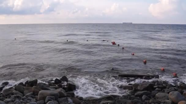 Surf Una Spiaggia Pietra Sul Mar Nero Vicino Novorossiysk Russia — Video Stock