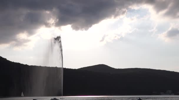 俄罗斯Novorossiysk附近Abrau Durso湖的喷水池 — 图库视频影像