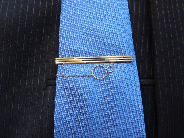 Gold hairpin for a tie — Stock Photo, Image