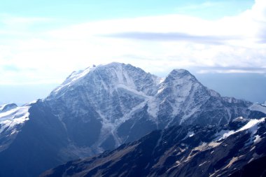 Karanlık Dağ manzarası