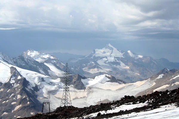 Paysage montagneux sombre — Photo