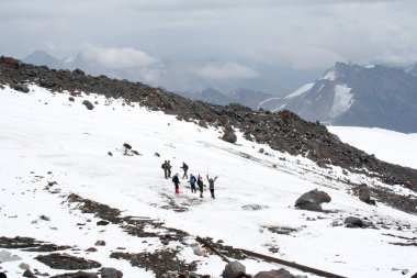 Elbruz Dağı yamacında seyahat