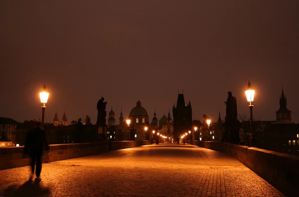 Amanhecer na Ponte Charles em Praga — Fotografia de Stock
