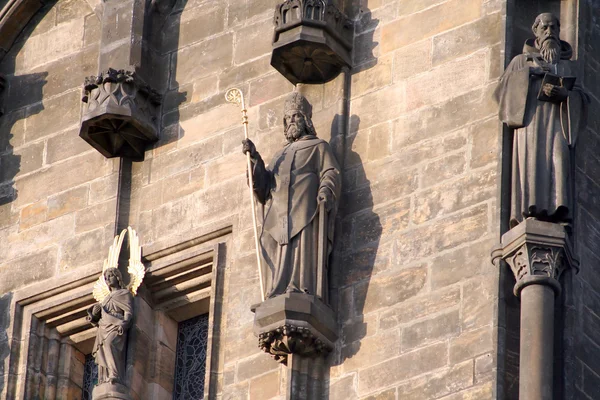 The bishop's sculpture on the Powder tower — Stock Photo, Image