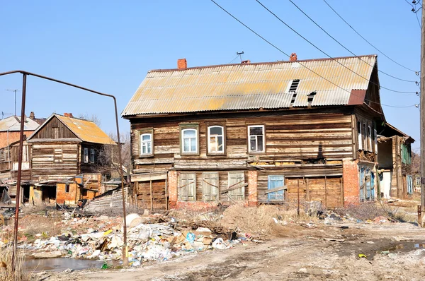 Старый деревянный дом — стоковое фото