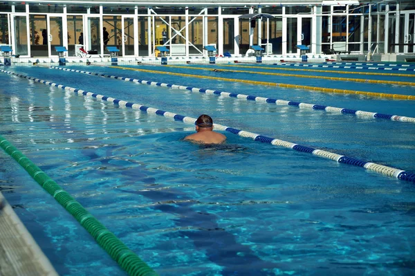 Schwimmer im Schwimmbad — Stockfoto