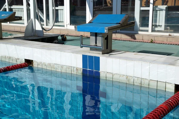 Curbstone per un salto in piscina — Foto Stock