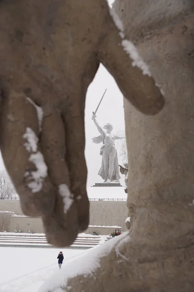 "Anyaországhoz" a Mamayev Kurgan szobor télen — Stock Fotó