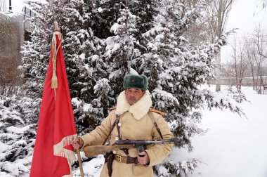Stalingrad Defender'da bir kış formu ile bir kırmızı bayrak