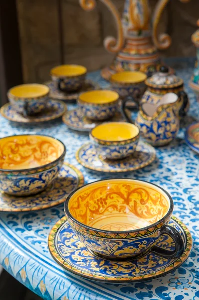 Tazza da tè in ceramica decorata — Foto Stock