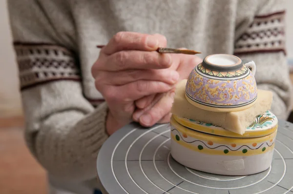 Caltagirone pottery decorator — Stock Photo, Image