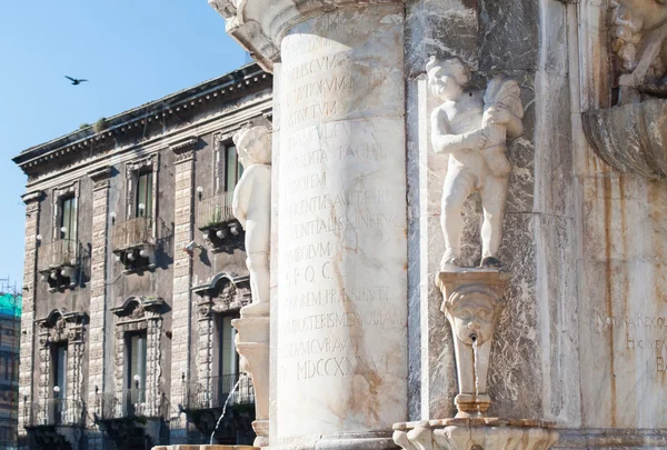 Weiße Marmorstatuen — Stockfoto