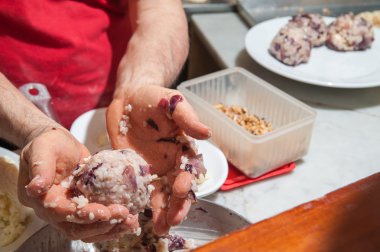 Sicilya arancini yapımında