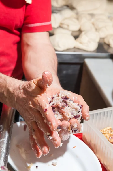 La fabricación de arancini siciliano — Foto de Stock