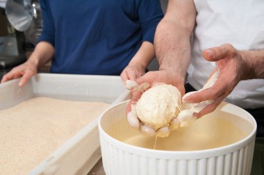 Sicilya arancini yapımında