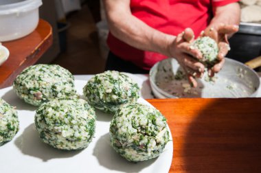 Sicilya arancini yapımında
