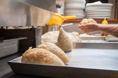 Sicilya arancini yapımında