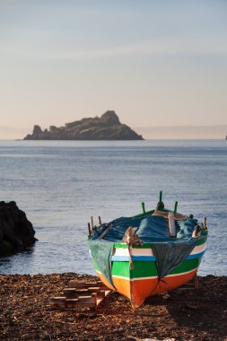 Akdeniz deniz manzarası ve tekne