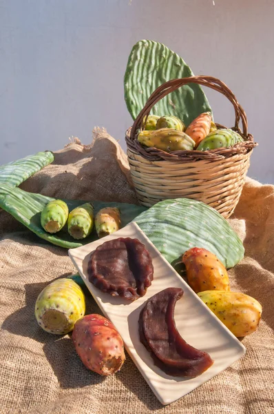 Prickly Pears Some Mustard Shapes Table Piece Jute — Stock Photo, Image
