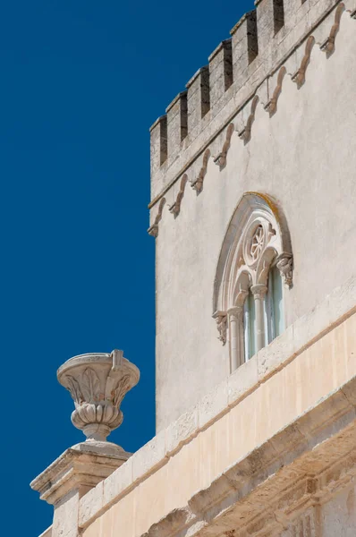 Częściowy Widok Zewnętrzną Fasadę Zamku Donnafugata Prowincji Ragusa Sycylii — Zdjęcie stockowe